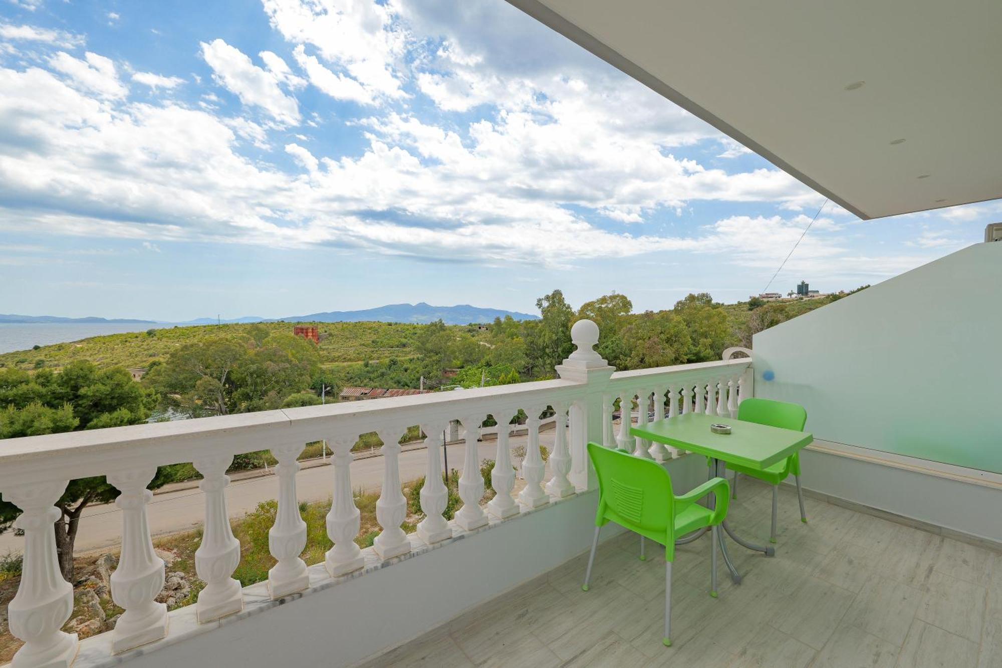 Vila Marina Apartments Sarande Bagian luar foto