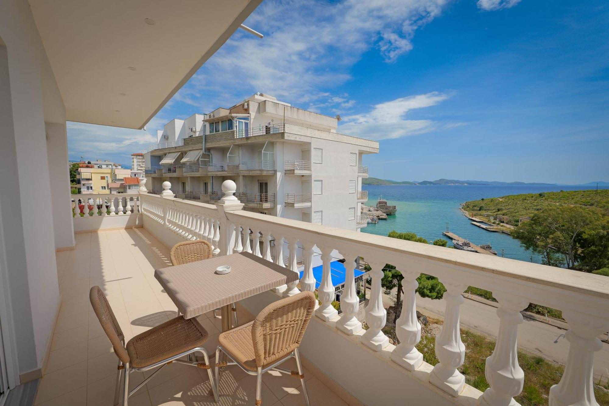 Vila Marina Apartments Sarande Bagian luar foto