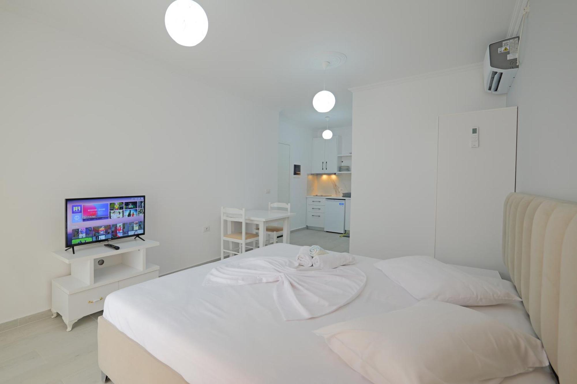 Vila Marina Apartments Sarande Bagian luar foto