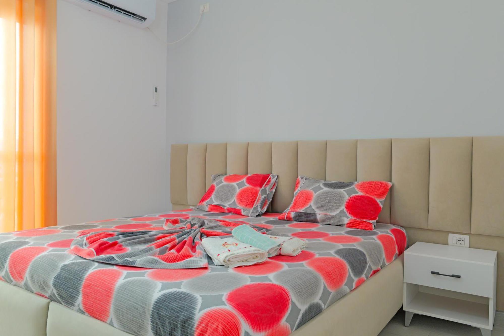 Vila Marina Apartments Sarande Bagian luar foto