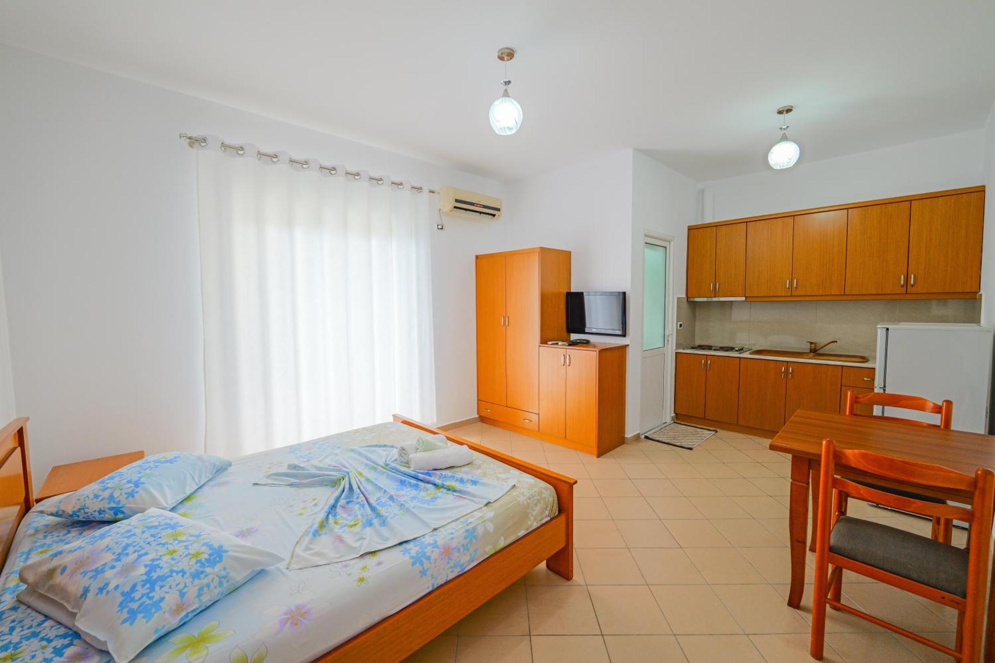 Vila Marina Apartments Sarande Bagian luar foto