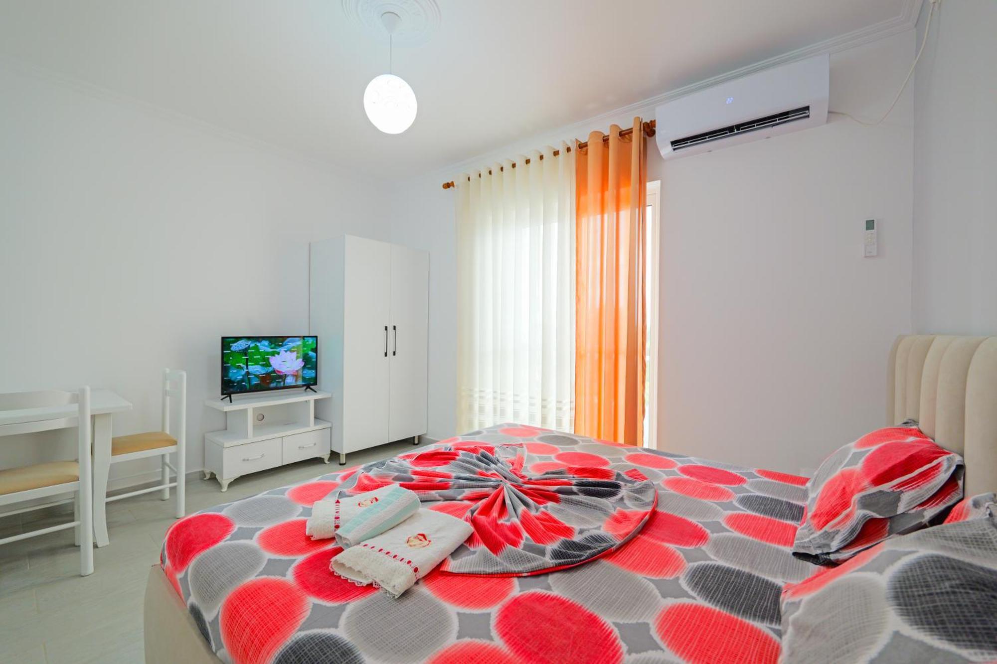 Vila Marina Apartments Sarande Bagian luar foto