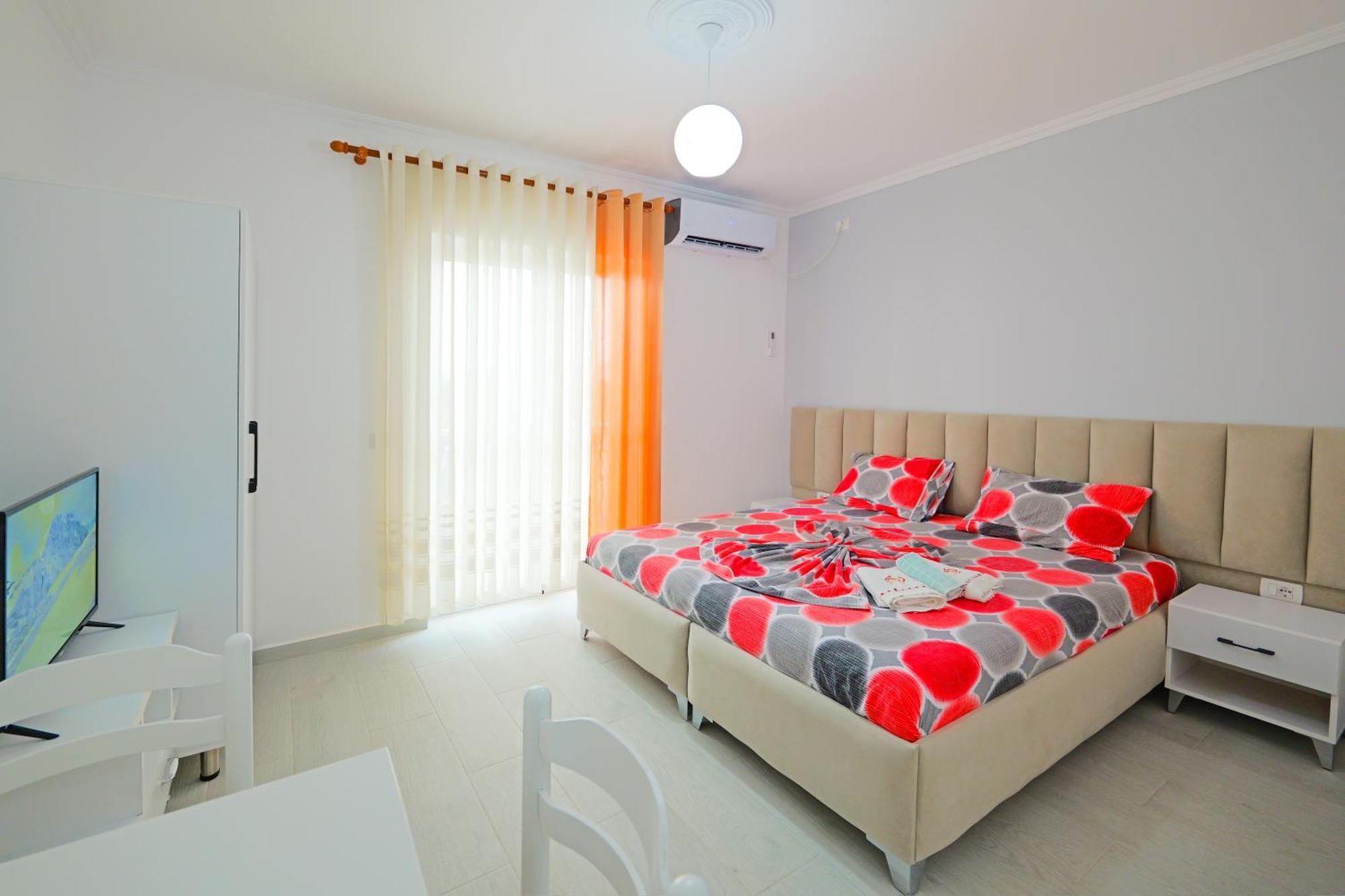 Vila Marina Apartments Sarande Bagian luar foto